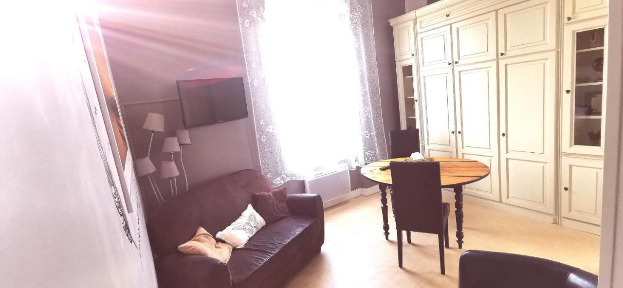 Studio Dans Charmante Batisse De Maitre Compiegnoise Compiègne Exterior foto